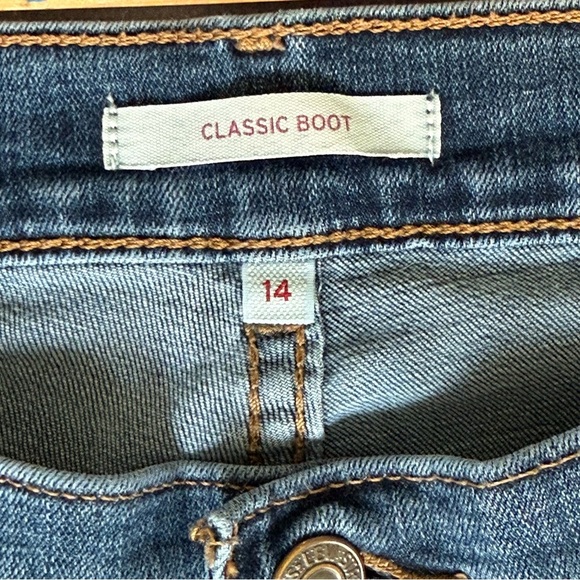Levi’s Strauss Classic Boot Stretch Women's Blue Jeans size 14 length 30.5 - Picture 3 of 12